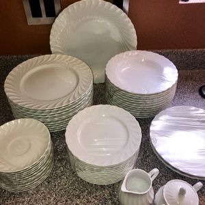 Oscar de la Renta Fine China Set